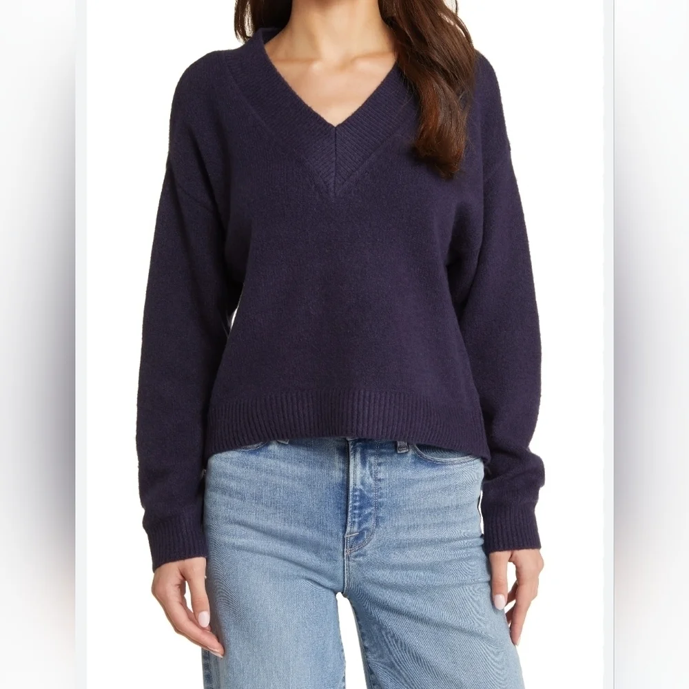 Open Edit  V-Neck Navy Sweater Relaxed Fit Long Sleeves size MEDIUM